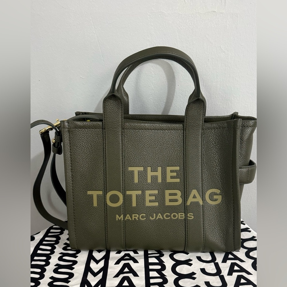 MARC JACOBS the Leather medium tote